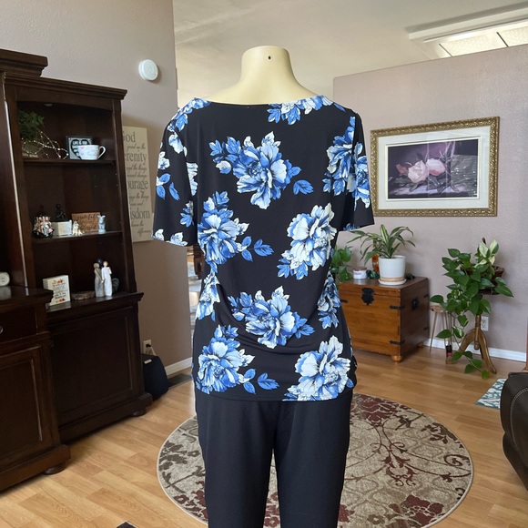 WHBM blue, black & white short sleeve blouse-size L - Picture 2 of 10